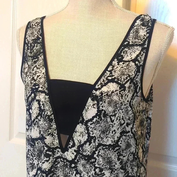 Express Snake Print Blouse - Picture 3 of 5